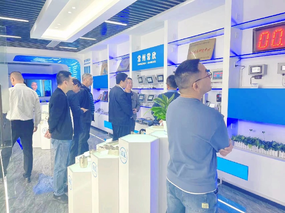 熱烈祝賀中國(guó)重型機(jī)械工業(yè)協(xié)會(huì)橋式起重機(jī)專(zhuān)業(yè)委員會(huì)九屆八次理 事會(huì)暨十屆一次會(huì)員大會(huì)在江蘇省常州市召開(kāi)順利召開(kāi)并圓滿(mǎn)結(jié)束！